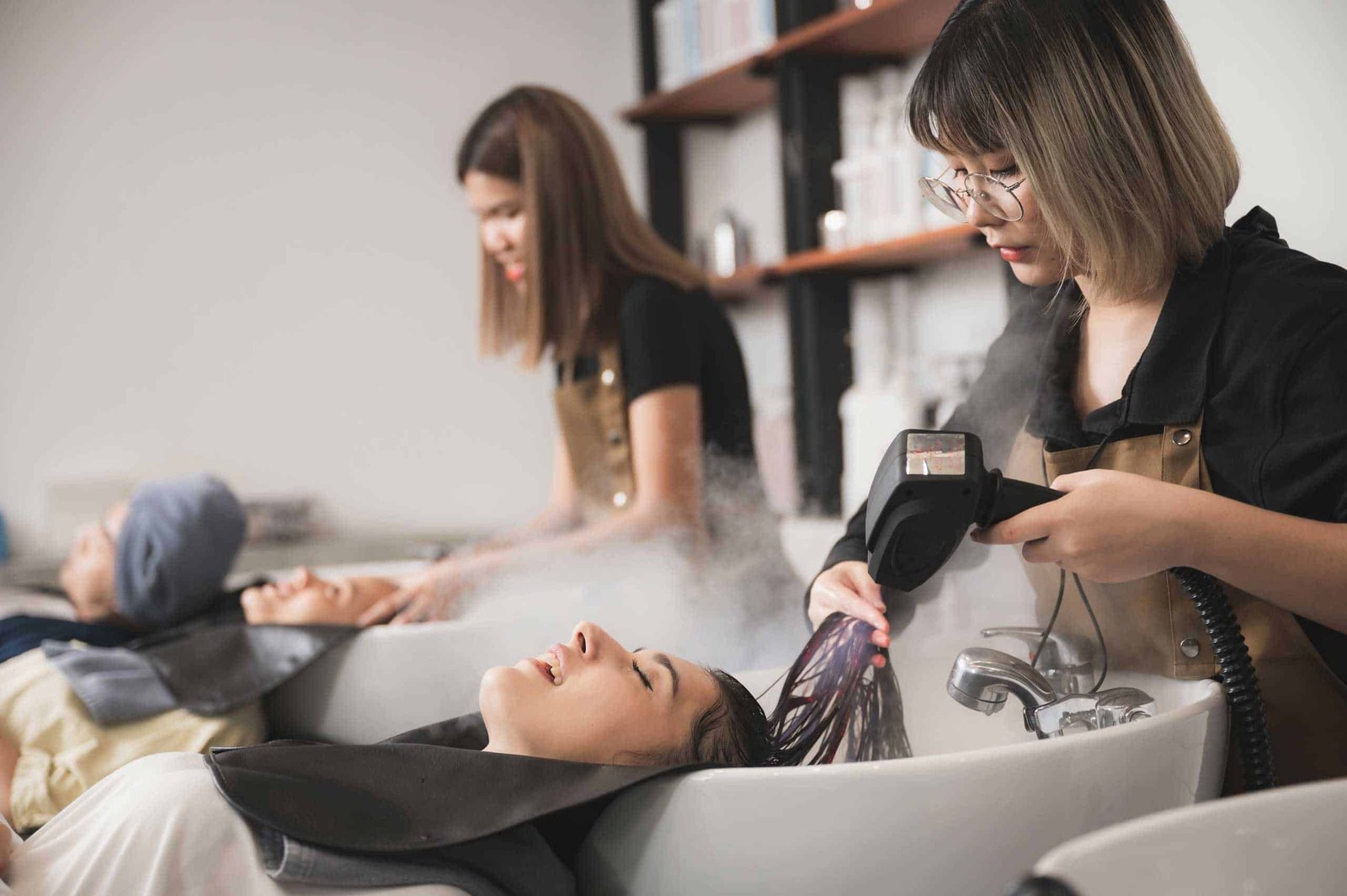 hairdresser doing hair washing and hair spa to the 2025 04 01 18 19 54 utc e1765000100388.jpg