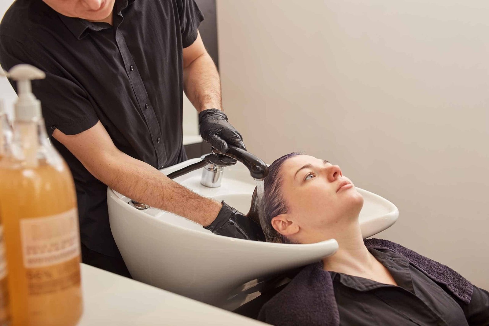 male hairdresser washing toning shampoo out of cli 2025 03 26 00 30 21 utc e1765179988265.jpg