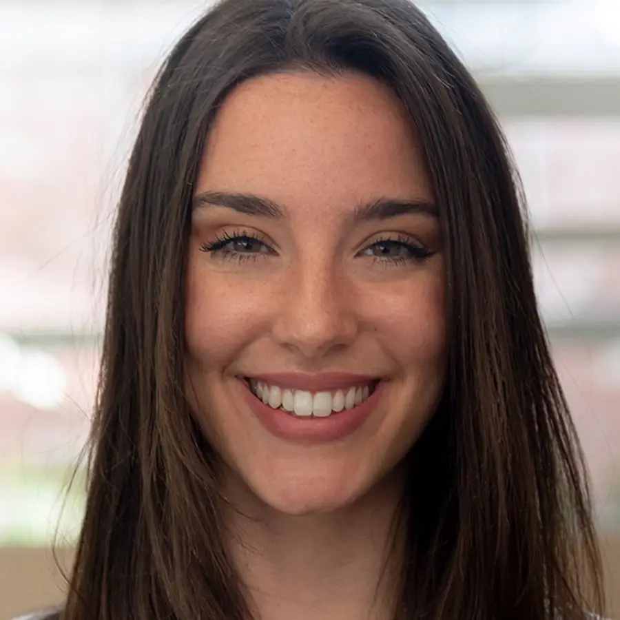 portrait of smiling young caucasian brunette woman MYZEAH jpg
